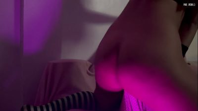 gotica masturbandose con un control que mas puedes pedir